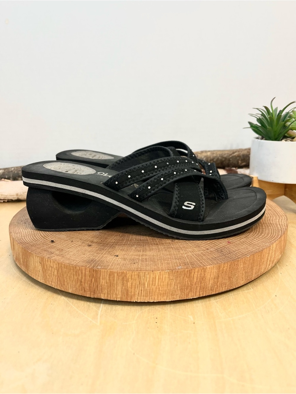 Y2K Vintage Skechers Cali Wedge Sandals Black Rhinestone Thong Flip Flops Size 8 - Picture 8 of 14